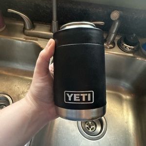Yeti 12 oz colster can insulator NWOT